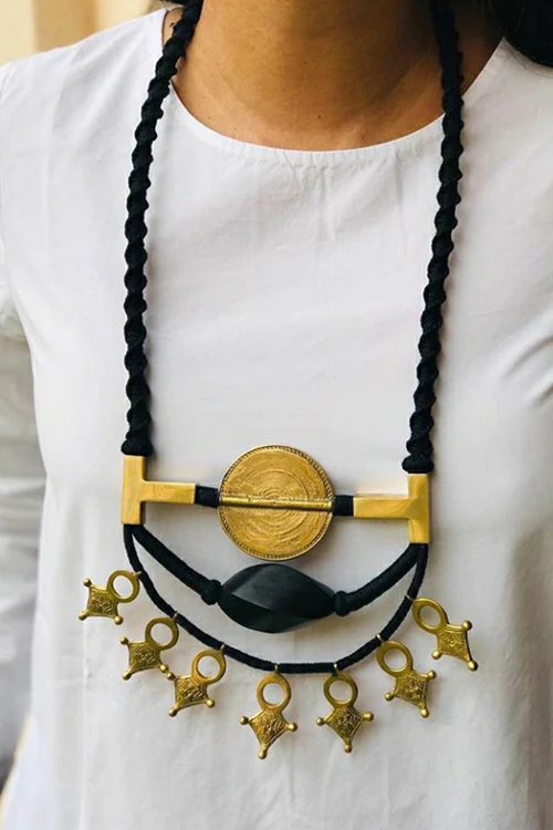 Maya Bazaar Arrow Head Wood Necklace - Image 3
