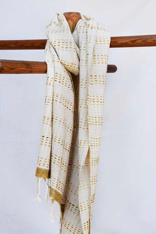 Avani-KumaonPure eri silk stole - Image 3
