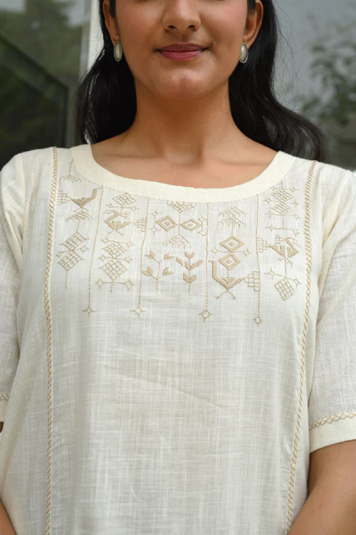 Rangsutra Bagh Cotton Round Neck Off White Hand Embroidered Kurta - Image 4