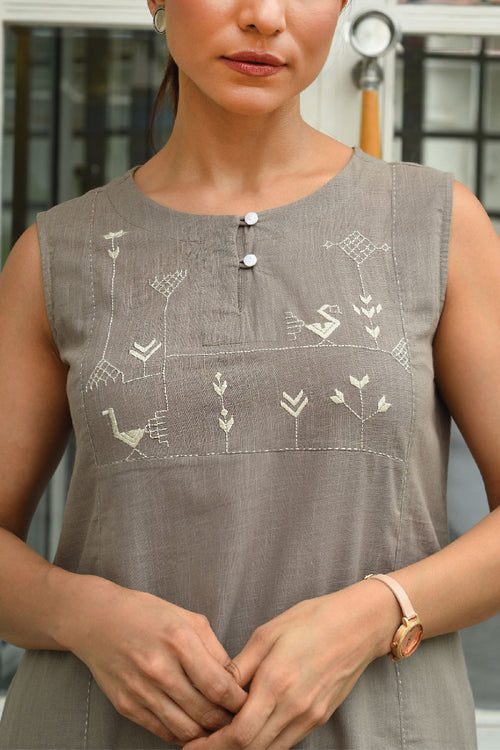 Rangsutra Bagh Cotton Sleeveless Grey Hand Embroidered Kurta - Image 3