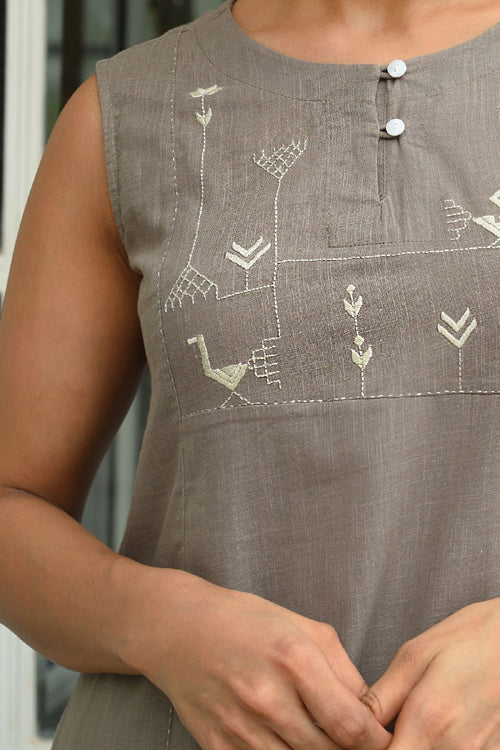 Rangsutra Bagh Cotton Sleeveless Grey Hand Embroidered Kurta - Image 5