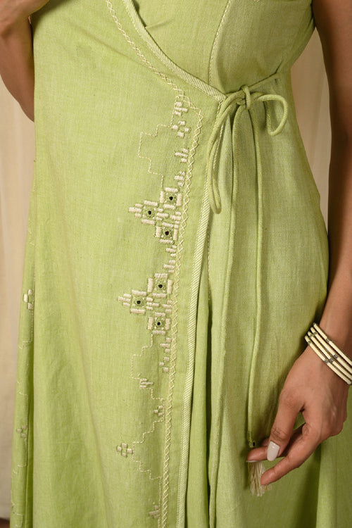 Rangsutra Baori Green Hand Embroidered Sleeveless Kurta Cum Dress - Image 2