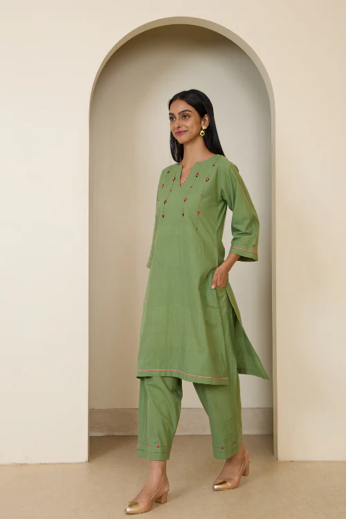 Bebaak Ada Mirror Hand Embroidered & Handwoven Kurta Set - Image 4