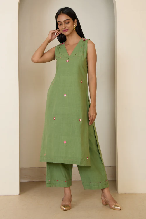 Bebaak Ada Sleeveless Hand Embroidered & Handwoven Kurta Set - Image 5