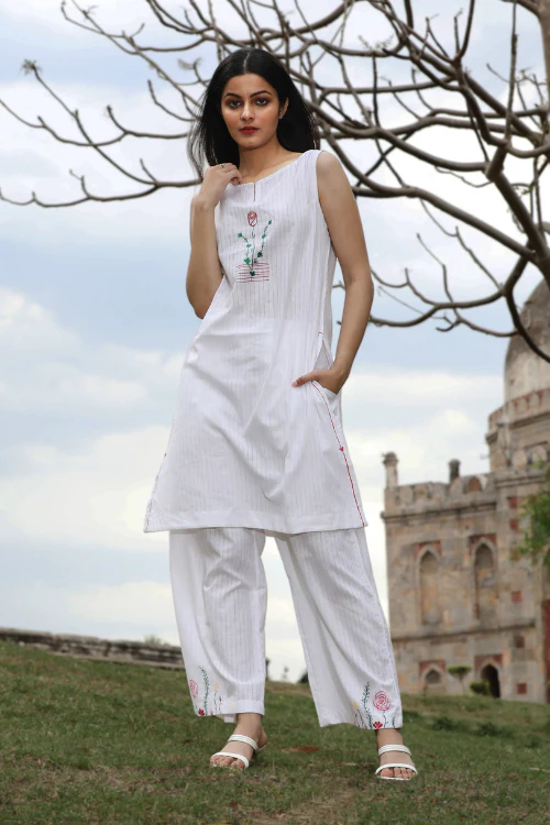 Bebaak Gajal Hand Painted & Handwoven Sleevless Tunic Set - Image 3