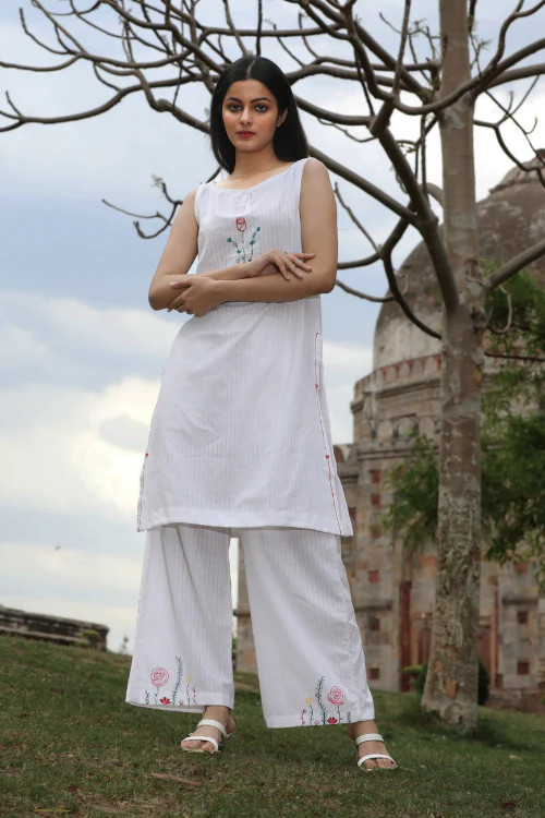 Bebaak Gajal Hand Painted & Handwoven Sleevless Tunic Set - Image 5
