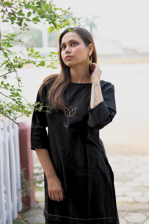 Bebaak Lotus Hand Embroidered & Handwoven Boat Neck Black Kurta Set - Image 2