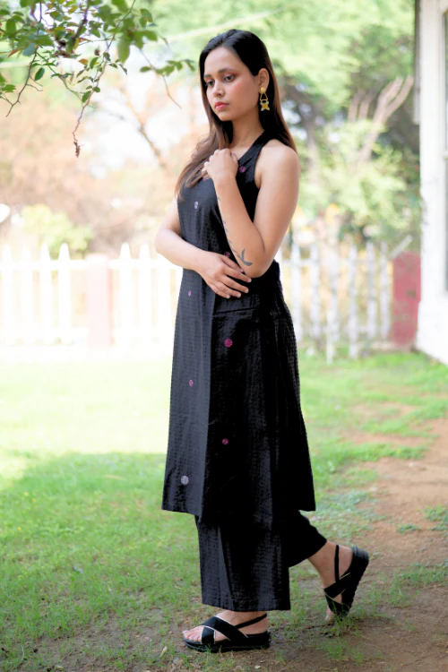 Bebaak Surmayee  Hand Embroidered & Handwoven Halter Black Kurta Set - Image 3
