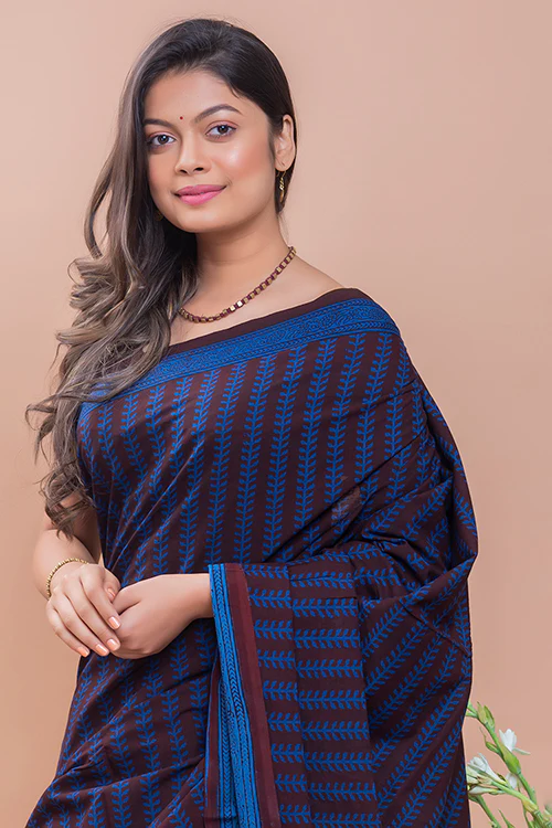 Bagh Hand Block Printed Cotton Saree - Black & Blue Vine - Image 5