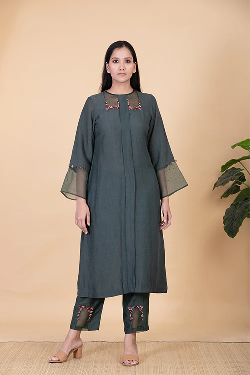 Chambray & Co.'S Qaina Applique Vegan Silk Coord Set
