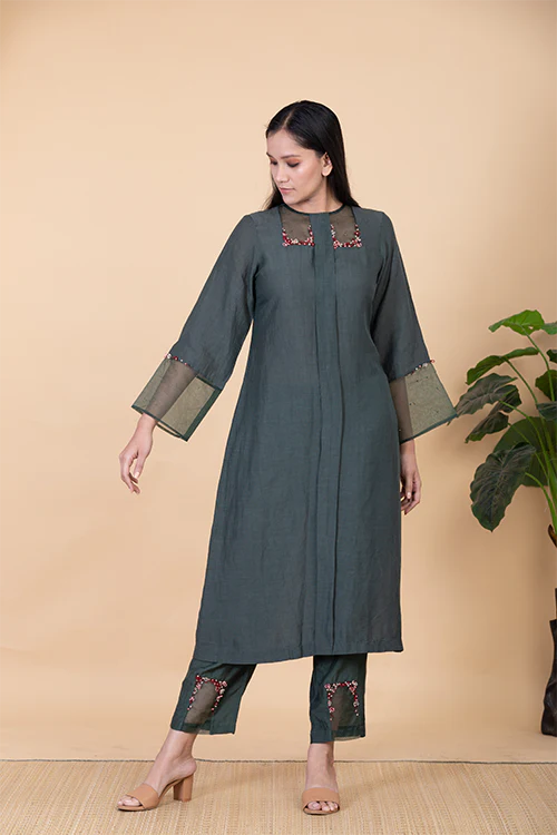 Chambray & Co.'S Qaina Applique Vegan Silk Coord Set - Image 3
