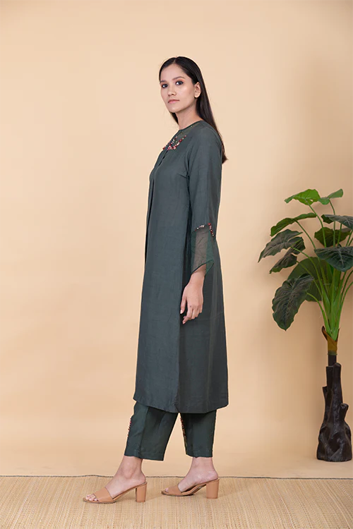 Chambray & Co.'S Qaina Applique Vegan Silk Coord Set - Image 4