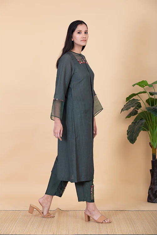 Chambray & Co.'S Qaina Applique Vegan Silk Coord Set - Image 5