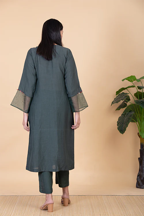 Chambray & Co.'S Qaina Applique Vegan Silk Coord Set - Image 7