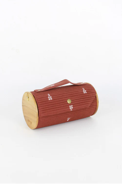 Lukka Chuppi Cocoa Round Clutch - Single Sleeve - Image 3