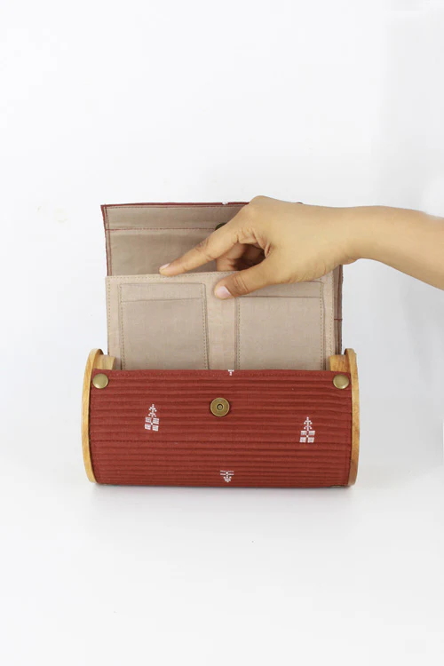 Lukka Chuppi Cocoa Round Clutch - Single Sleeve - Image 4