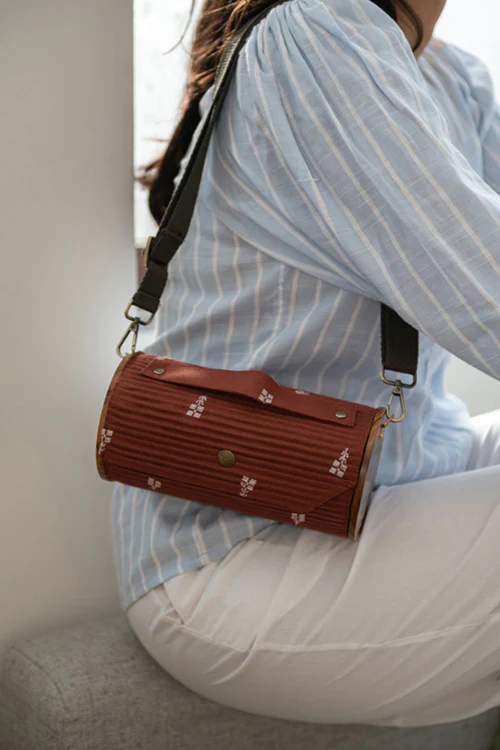 Lukka Chuppi Cocoa Round Clutch - Single Sleeve - Image 5