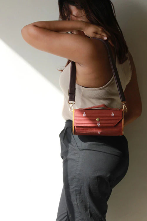 Lukka Chuppi Cocoa Round Clutch - Single Sleeve - Image 6