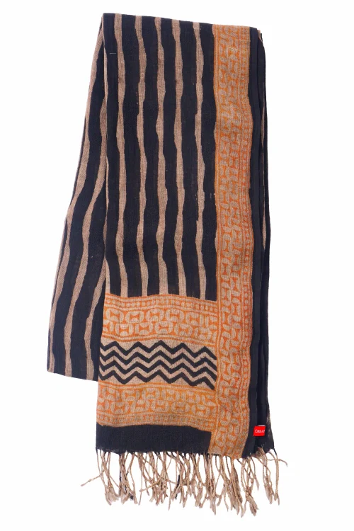 Creative Bee Hand Woven Natural Dye 'Surface Soul' Block-Printed Linen Stole - Image 3