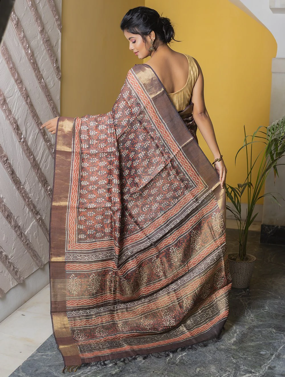 TICH Festive & Exclusive Tassar Silk Bagru Saree (With Blouse Piece) - Deep Brown, Coral & Dull Gold - Image 5