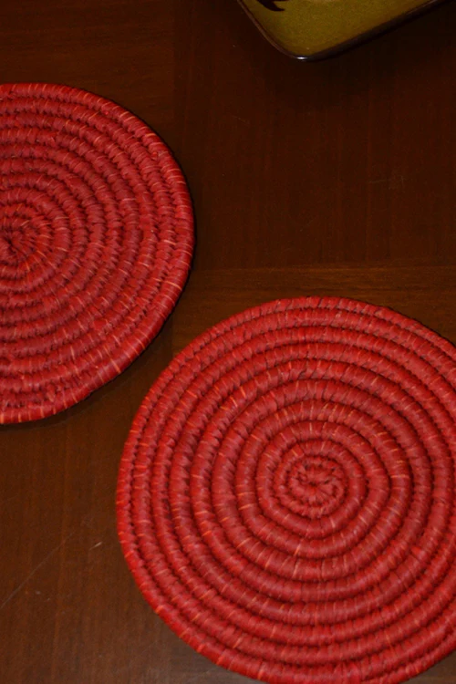 Dharini Madurkathi & Sabai Diamond Dining Set Maroon - Image 4