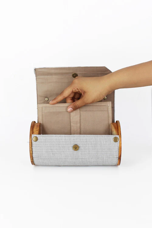 Lukka Chuppi Fog Round Clutch - Single Sleeve - Image 6