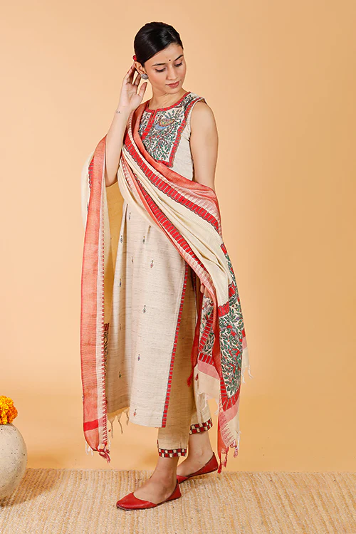 Gubbaro Handpainted Madhubani 'Mithila Mayur' Dupatta - Image 3