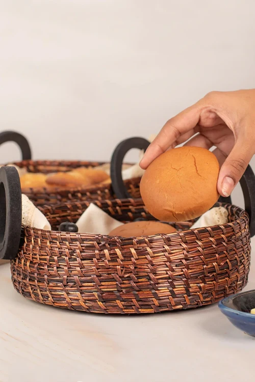 Kadam Haat Handmade Sikki Grass Multipurpose Round Tray - Image 3
