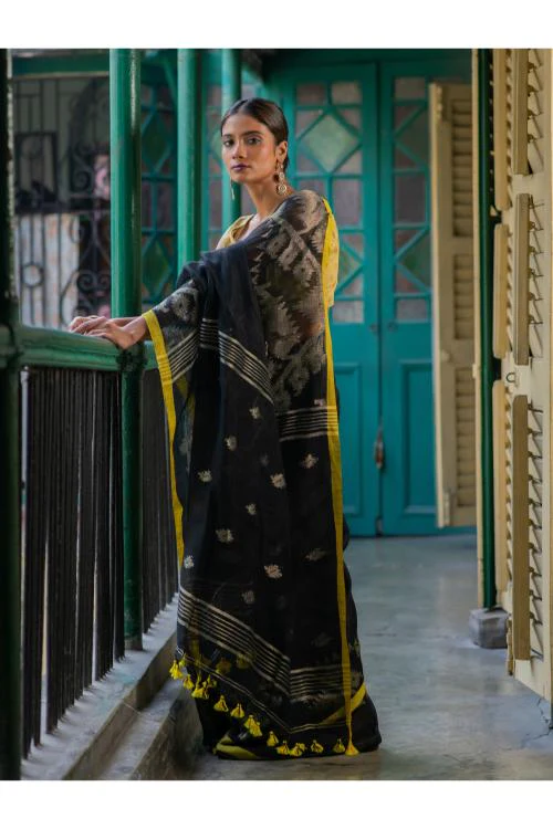 Handwoven Elegance. Exclusive Linen Jamdani Saree - Black Beauty - Image 2