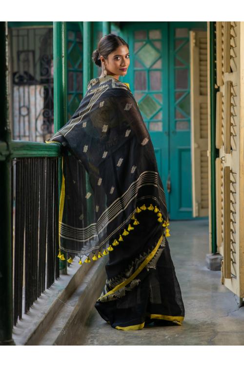 Handwoven Elegance. Exclusive Linen Jamdani Saree - Black Beauty - Image 3