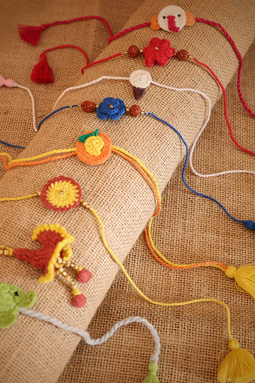 Himalayan Blooms Family Pack Of 8 Rakhi - Image 3