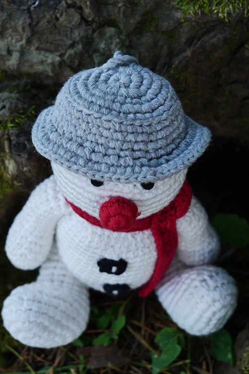 Himalayan Blooms Hand Made Crochet Soft Toys - Cap Snowman - Image 5