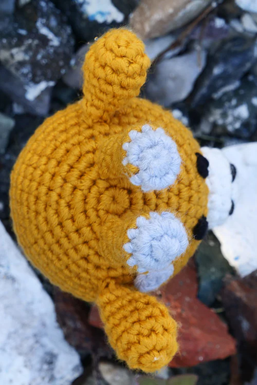 Himalayan Blooms Hand Made Crochet Soft Toys - Wooding Ring Giraffe - Image 6