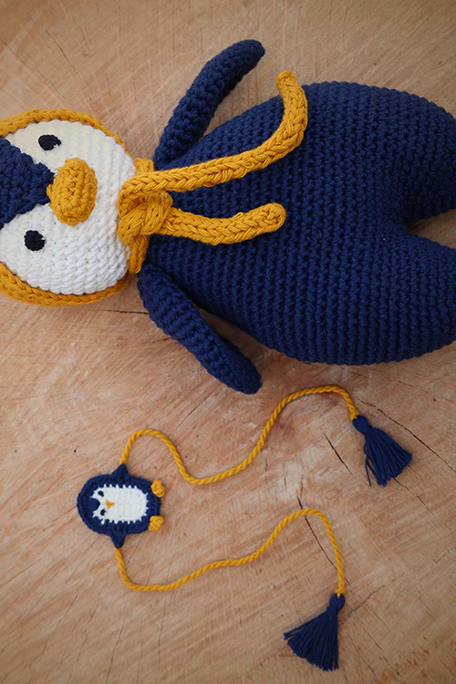 Himalayan Blooms Rakhi With Penguin Toys - Image 2