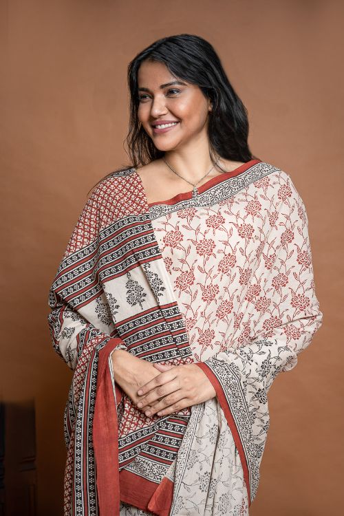 ICH Bagru Statements. Hand Block Printed Mul Cotton Saree - Beige Flora - Image 3