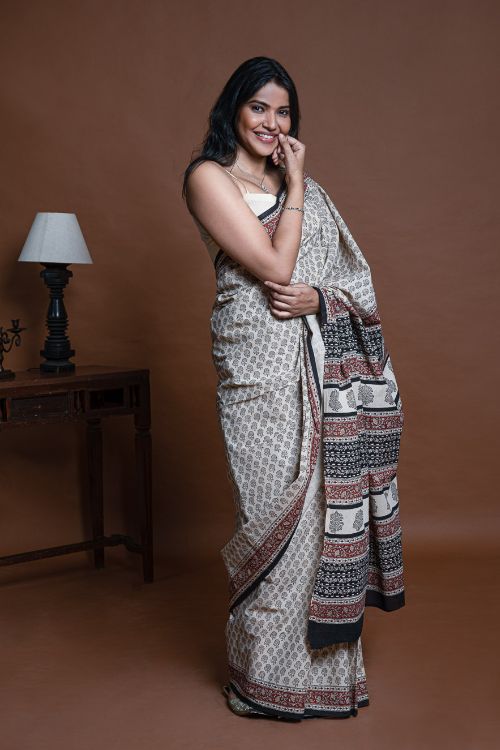 ICH Bagru Statements. Hand Block Printed Mul Cotton Saree - Beige Florets - Image 8