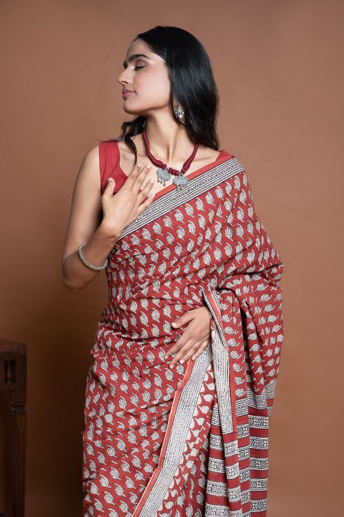 ICH Bagru Statements. Hand Block Printed Mul Cotton Saree - Brick Floret - Image 3