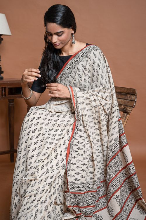 ICH Bagru Statements. Hand Block Printed Mul Cotton Saree - Cream Leaf - Image 5
