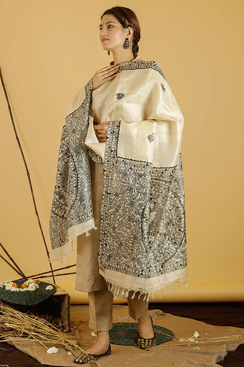 Madhubani Paints 'Judwa Matsya' Madhubani Handpainted Pure Handwoven Tussar Silk Dupatta - Image 3