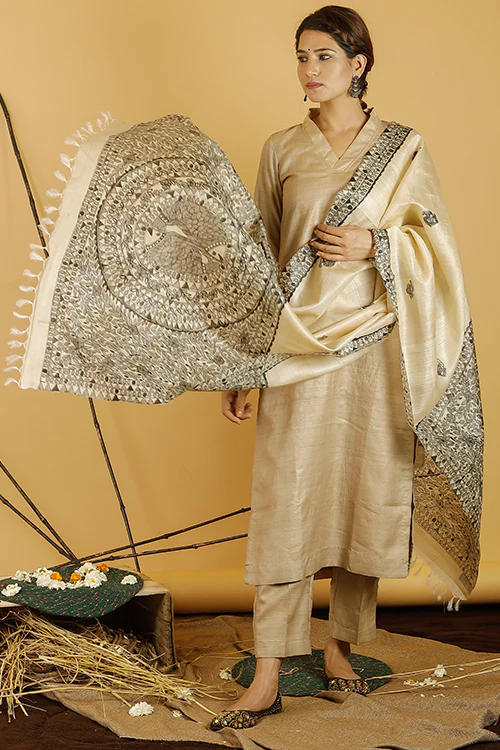 Madhubani Paints 'Judwa Matsya' Madhubani Handpainted Pure Handwoven Tussar Silk Dupatta - Image 4
