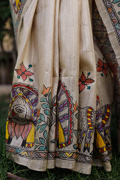 Diorama Designs Madhubani Hand-painted Krishna Raas Silk Saree - Image 4