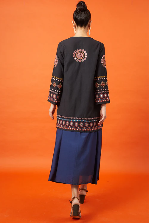 Okhai 'Maharani' Kutch Embroidered Pure Cotton Long Jacket - Image 4