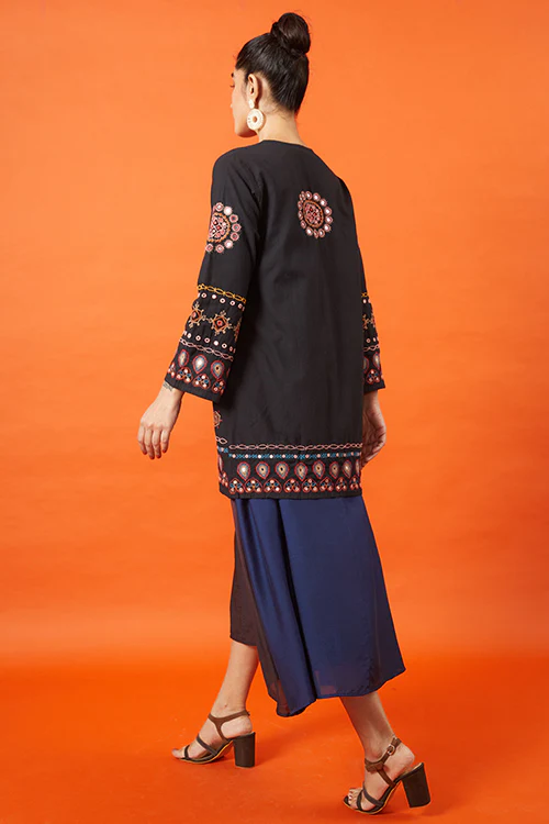Okhai 'Maharani' Kutch Embroidered Pure Cotton Long Jacket - Image 5