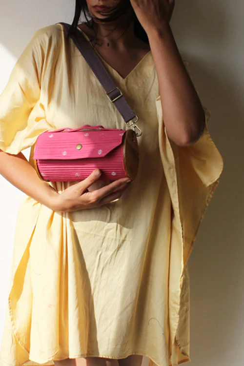 Lukka Chuppi Mauve Round Clutch - Single Sleeve - Image 3