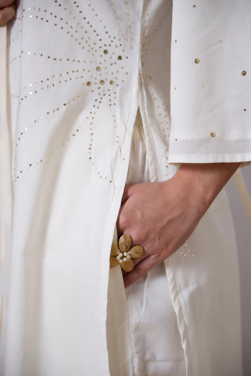 Miharu Dokra Floral Magic Ring - Image 3