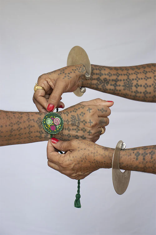 Okhai 'Care' Green Hand Embroidery Rakhi - Image 3