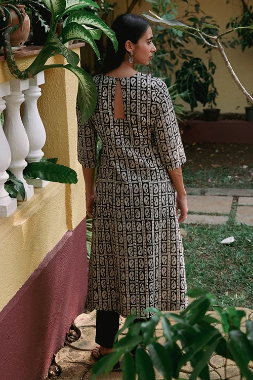 Okhai "Paisley" Handblock Printed Pure Cotton Kurta - Image 4