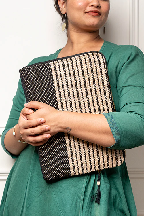 One 'O' Eight Knots Rekha Hand-Woven Laptop Bag - Image 2