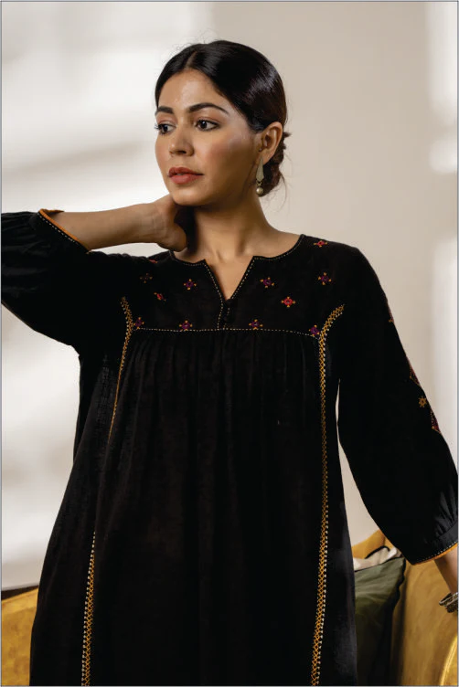 Paheli Black Front-Gather Cotton Kurta With Pakka Hand Embroidery - Image 3