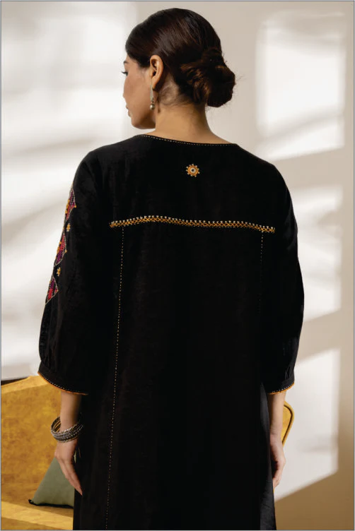 Paheli Black Front-Gather Cotton Kurta With Pakka Hand Embroidery - Image 4